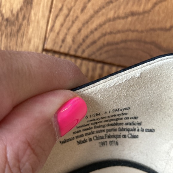 Nine West Black and Gold Pumps US 6.5 - Near perfect - Picture 5 of 5